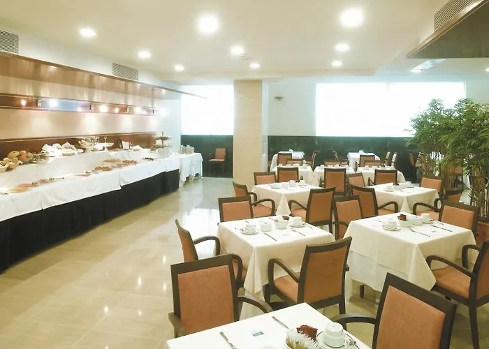 Hotel Leonardo Gran Via 3*
