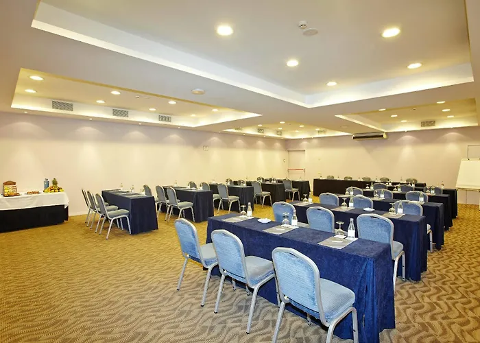 Leonardo Gran Via 3* Барселона