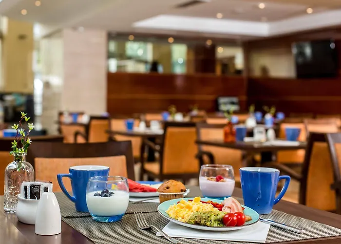 Отель Leonardo Gran Via 3*