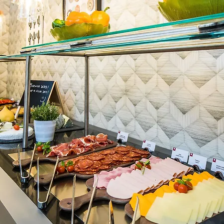 Leonardo Gran Via 3* Барселона
