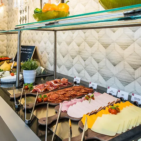 Hotel Leonardo Gran Via 3*