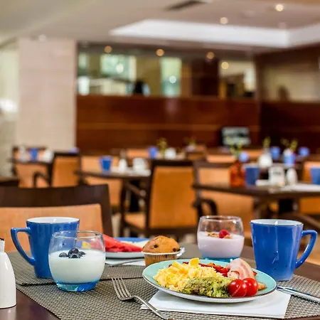 Hotel Leonardo Gran Via 3*